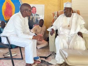 Échange entre le Ministre et le Président de l'Assemblée Nationale le Très-Honorable Cabaye Yeguie Djibril
